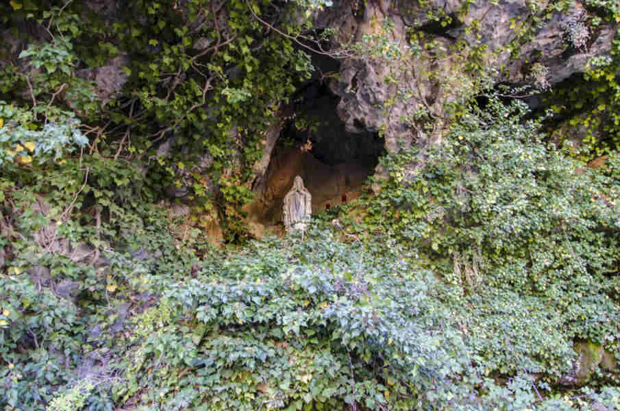 Huesca - parque nacional de Ordesa y Monte Perdido - valle de Añisclo 40 - cañon de Añisclo - ermita de san Úrbez.jpg